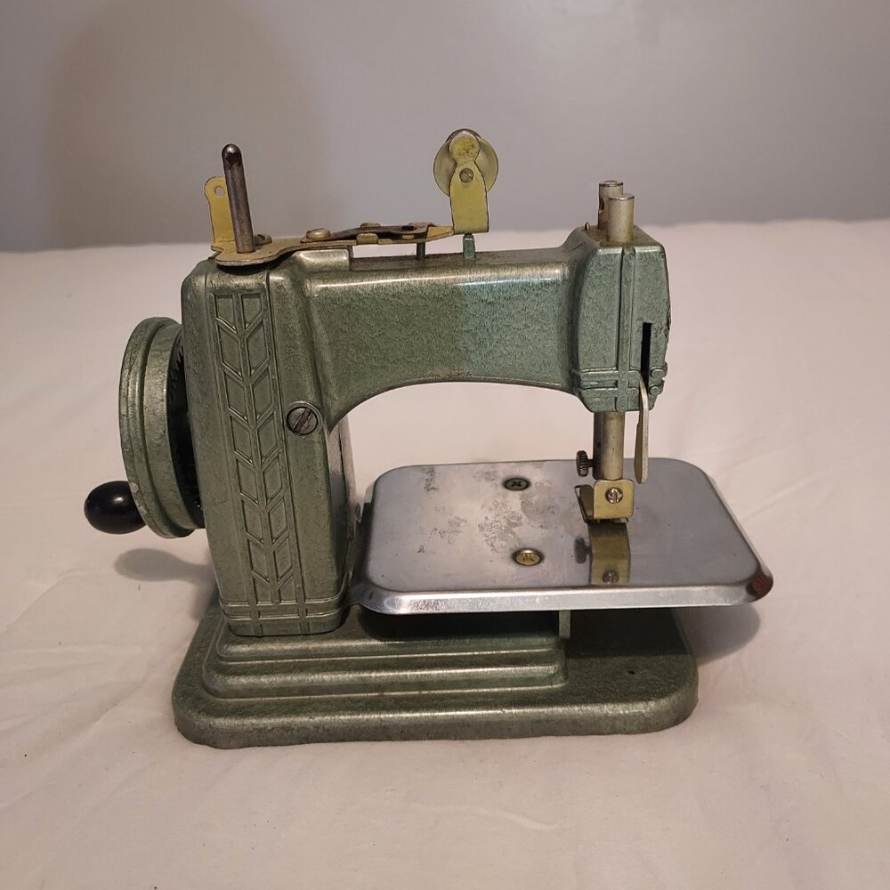 Betsy Ross Vintage Miniature Hand Cranked Sewing Machine
